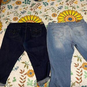 2pr woman’s Levi’s dark capris Light wash, straight leg Both size 24m Like new!
